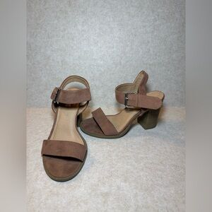 Brash Storm Women Block Heel
Sandal Tan Mauve Faux Suede Size 7W